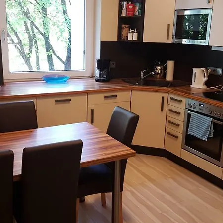 *schones Mit Balkon Mitten Im Zentrum* Quarto em Acomodações Particulares
