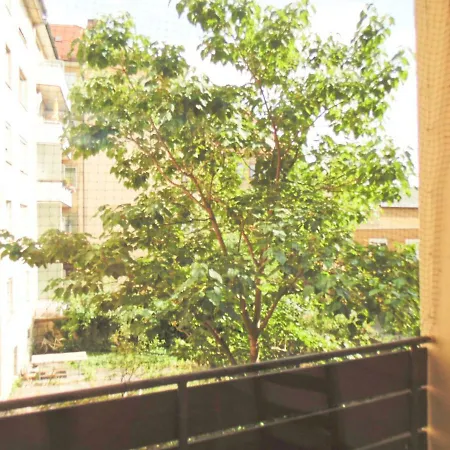 *schones Mit Balkon Mitten Im Zentrum*